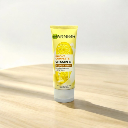Sữa Rửa Mặt  Garnier Bright Complete Vitamin C Super Whip 100ml