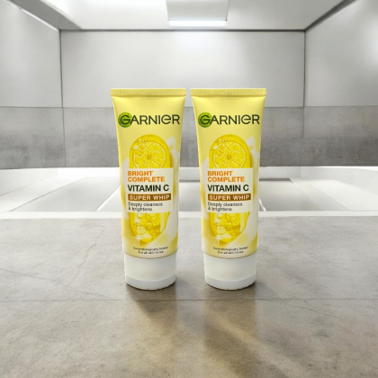 Sữa Rửa Mặt  Garnier Bright Complete Vitamin C Super Whip 100ml