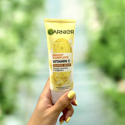 Sữa Rửa Mặt  Garnier Bright Complete Vitamin C Super Whip 100ml