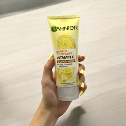 Sữa Rửa Mặt  Garnier Bright Complete Vitamin C Super Whip 100ml