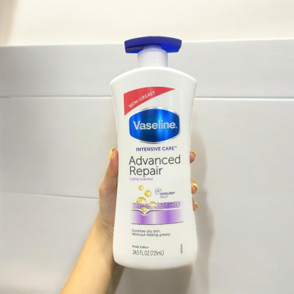 Sữa vaseline  Advanced Repair 725ml dưỡng thể trắng da
