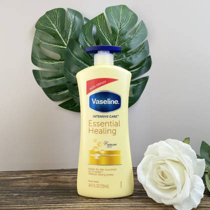 Sữa Dưỡng Thể Vaseline Intensive Care Essential Healing Màu Vàng 725ml