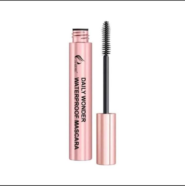 Mascara Charme Daily Wonder Waterproof cho đôi cong vút tự nhiên