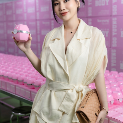 Kem Body Tảo Hồng Soo Young là sản phẩm dưỡng trắng da toàn thân đến từ thương hiệu Soo Young,
