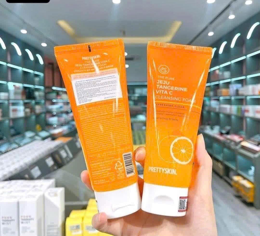 Sữa rửa mặt Pretty Skin The Pure Jeju Tangerine Vita C Cleansing Foam 150ml là sản phẩm làm sạch da đến từ thươn hiệu nổi tiếng Pretty Skin