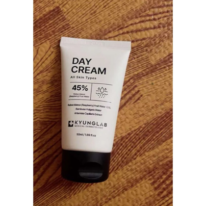 Kem dưỡng ban ngày nâng tone Kyung Lab Day Cream phù hợp với mọi loại da