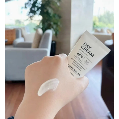 Kem dưỡng ban ngày nâng tone Kyung Lab Day Cream phù hợp với mọi loại da