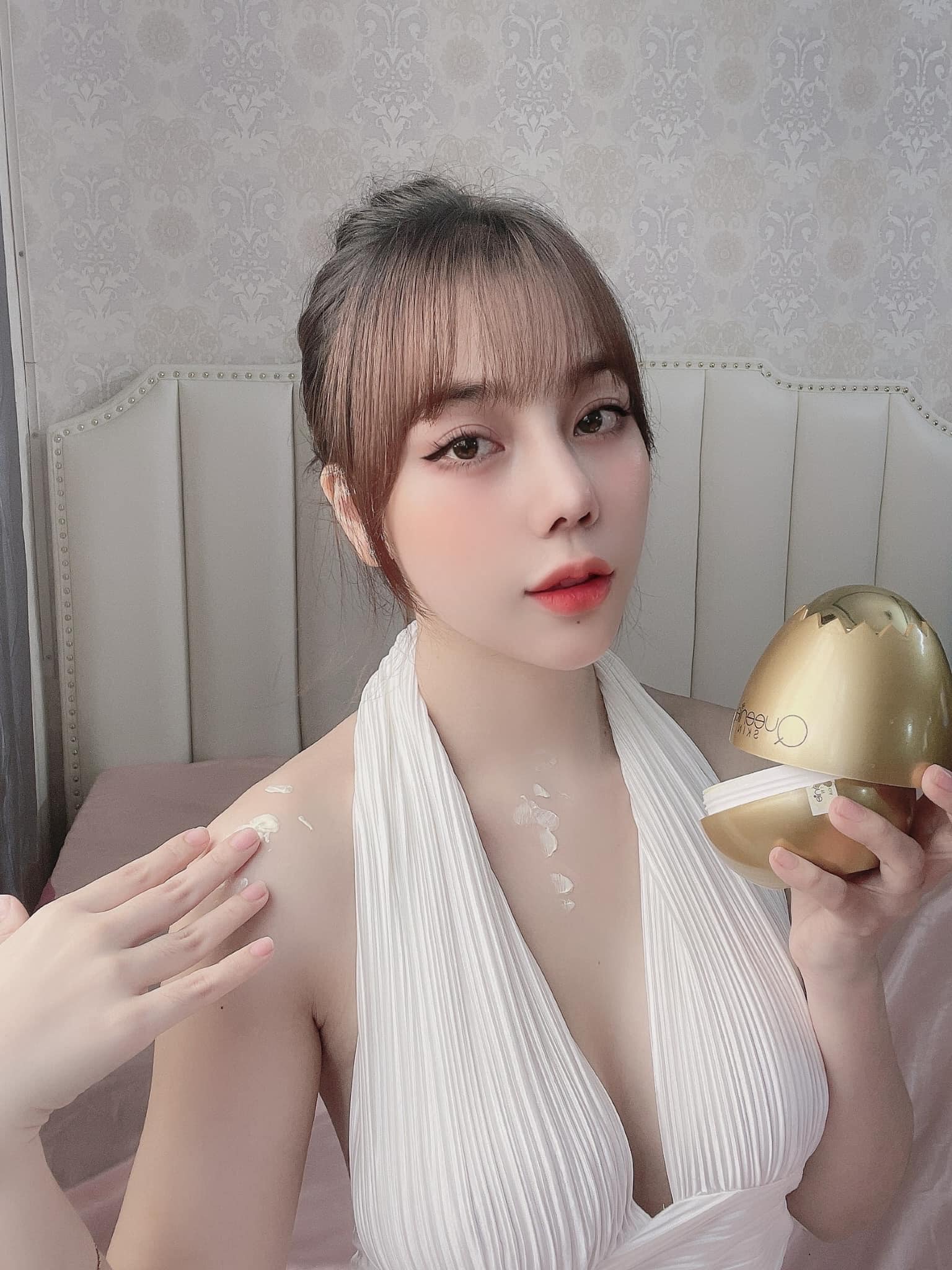 BODY TRỨNG VÀNG Queenie Skin với thiết kế vô cùng sang trọng